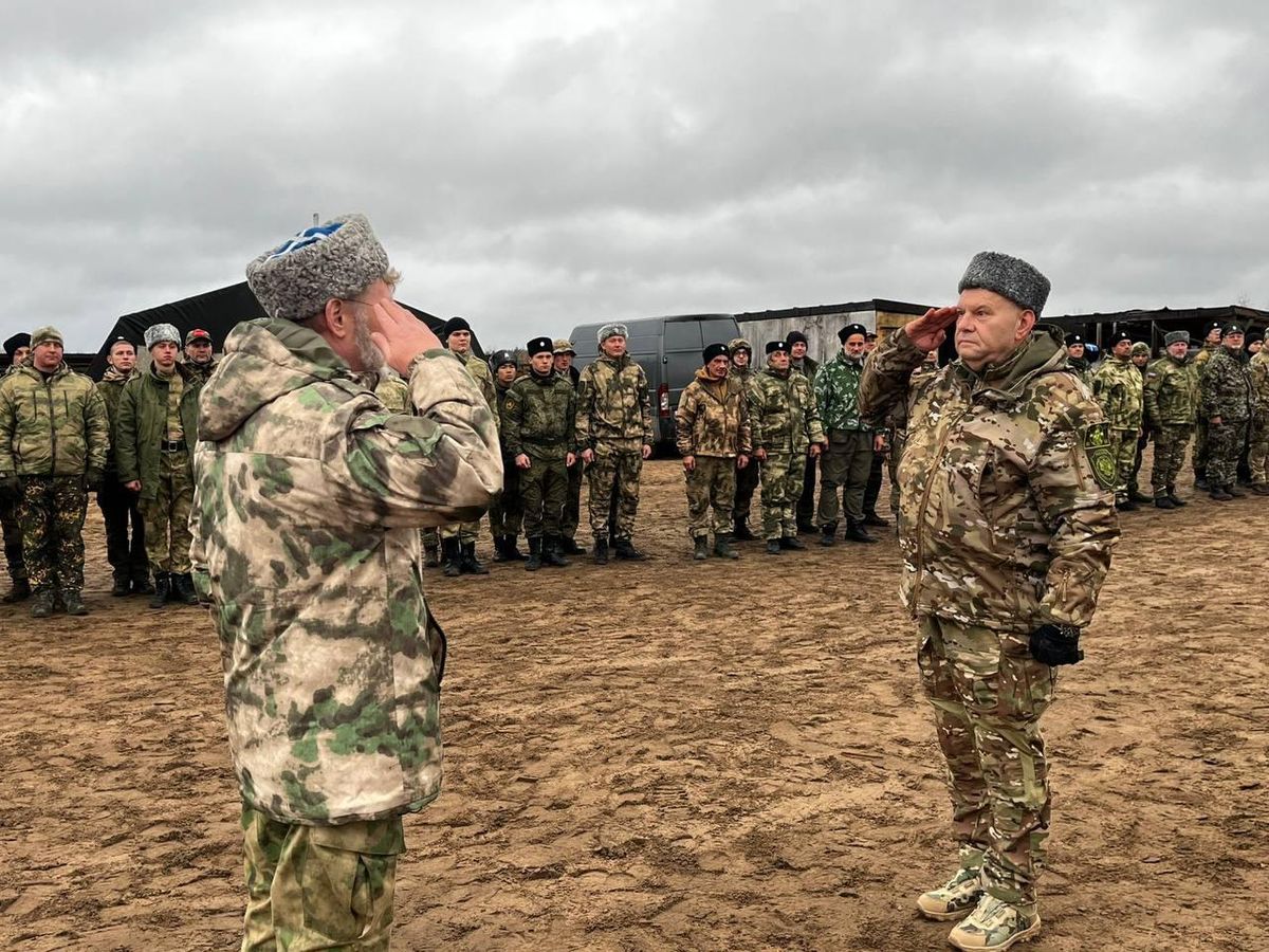 Построение участников военно-полевых сборов Северо-Западного войскового казачьего общества